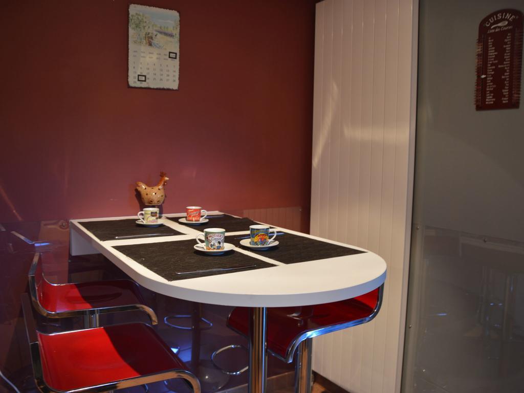 Modern Holiday Home In Stavelot With Fireplace Eksteriør billede